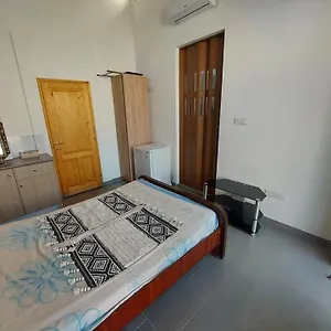 vasos-guesthouse-10-min-walk-from-the-beach.hotelsatayianapa.com/